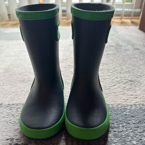 Toddler Boys BOGS boots, size 8